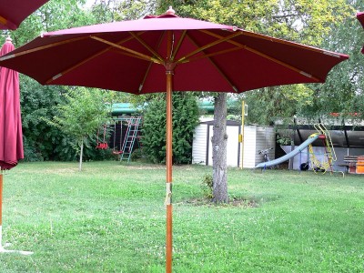 Sonnenschirm bordeaux